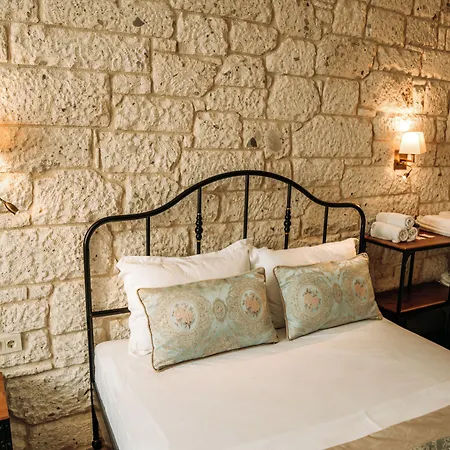 Nill's Stone House מלון *